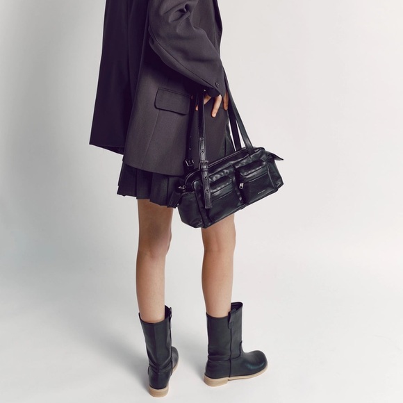 SAMO ONDOH Pocket Utility Bag M Nappa Black with keychain - Picture 2 of 16